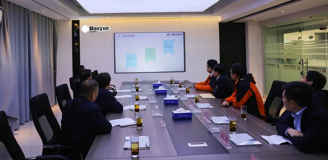 沂南縣縣委侯占夫書(shū)記一行蒞臨東岳機(jī)械調(diào)研工作 沂南縣縣委侯占夫書(shū)記一行蒞臨東岳機(jī)械調(diào)研工作